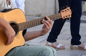 Learn Guitar Chords With These Easy Step By Step Guitar Videos