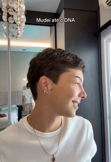 Mulheres com Pixie Cut: Estilo e Amor em Cada Cabelo