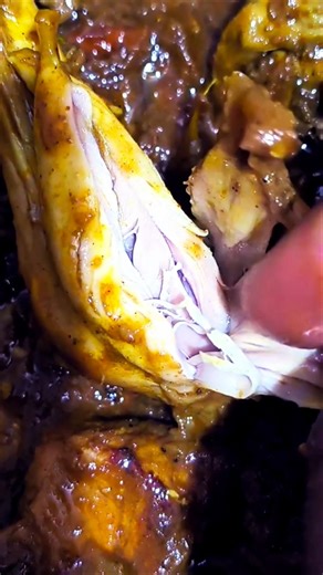 av av kadahi se nikala ho hun ...apko maza aajyega roti k sath 🍗🍗🍗🍤🍤🌶️🌶️🥗🥗🍋🍋🍋 #fourthphase