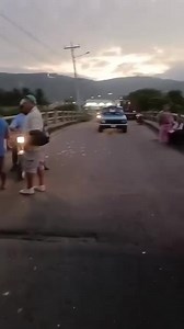 ACCIDENTE DE TRÁNSITO DE BUS DEJA VARIOS HERIDOS. Un nuevo siniestro vial se registró la mañana de este sábado 21 de junio del 2025 en Charapotó, cuando un bus de transporte interprovincial sufrió un accidente en esta ruta , dejando como resultado varios pasajeros heridos. | Oliver TV