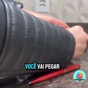 ✨ O Poder das Palavras: Reconstruindo Vidas 💬** O experimento do Dr. Masaru Emoto, renomado pesquisador japonês, nos oferece uma reflexão profunda sobre o impacto das palavras em nossas vidas. Em uma de suas experiências, ele expôs arroz a palavras diferentes: em um frasco, palavras de amor e gratidão, e no outro, palavras de ódio e desprezo. O arroz que recebeu palavras positivas permaneceu branco e puro, enquanto o que foi exposto às palavras negativas rapidamente escureceu e apodreceu. Essa 