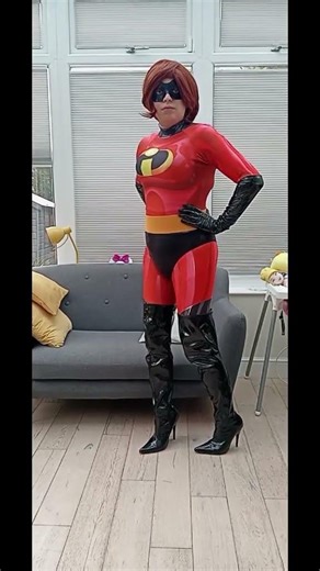 Mrs Incredible Cosplay Suit up #elastigirl #elastigirlcosplay #mrsincredible #mrsincrediblecosplay