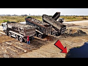 Mighty Skill Land Slide Repair Komatsu D53P Dozer Bury Soil, 25ton Dumper Unloading