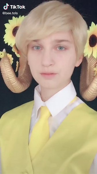 #AU where Moobloom didn’t want to win and set up glowsquid #moobloom #glowsquid #moobloomcosplay #minecraftcosplay #minecraftmobcosplay #mobcosplay