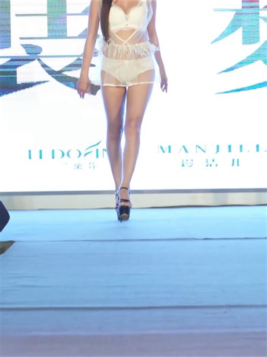 665#4K #catwalkmodel #beautifulgirl #runway #fashion #models #modelswalk #underwear #走秀 #runwaymodels #内衣 #란제리 #下着ショ #ランジェリーショー