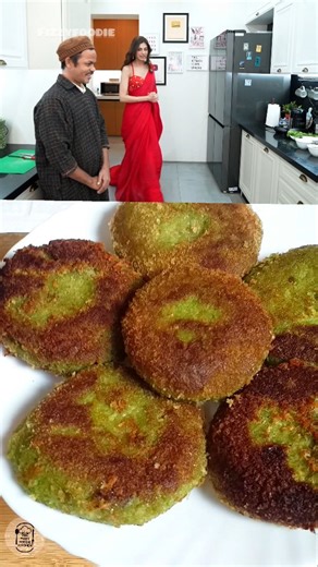 Fizzy foodie on Instagram: "Viral Chicken Bread Kebab inspired by Farah Khan . . Credit: @farahkhankunder . . Ingredients: 4–5 bread slices 250 g boneless chicken 100 g spinach 1 onion, chopped 10–12 green chillies Coriander leaves (as required) Salt to taste 1/3 tsp black pepper powder 1 egg Bread crumbs (as required) Oil for frying Method: Heat oil in a pan. Fry the bread slices until golden brown. Remove and keep aside. In the same pan, add chicken and spinach together. Fry until the chicken