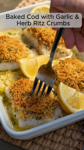 Baked Cod with Garlic & Herb Ritz Crumbs Flaky, buttery cod under a golden, garlicky crunch. This is the kind of dinner that makes you feel like a pro — without the hassle. Try it tonight and don’t forget to save the recipe! * 📝 Ingredients: 4 boneless, skinless cod fillets (6 to 8 oz each) 2 Tbsp olive oil 1½ tsp kosher salt ½ tsp black pepper ½ cup Ritz cracker crumbs (about 15 crackers) ⅓ cup panko breadcrumbs 2 Tbsp fresh parsley, minced 2 tsp garlic, minced (about 2 cloves) 1 tsp lemon zes