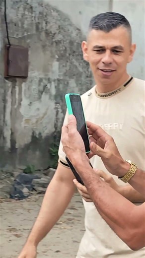 iPhone 30 pro Max super duty #reels #humor #comedia