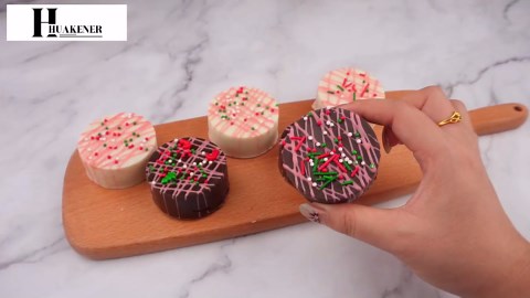 HUAKENER Cake Puck Mold Set 2 Different Sizes, 3 Pack Cake Puck Mold with 2 Scraper, Round Silicone Molds for Chocolate Covered Oreos, DIY Cake Cores
