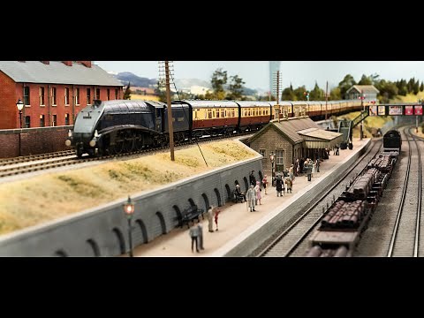 'The Elizabethan' by Darstaed & Ellis Clark Trains