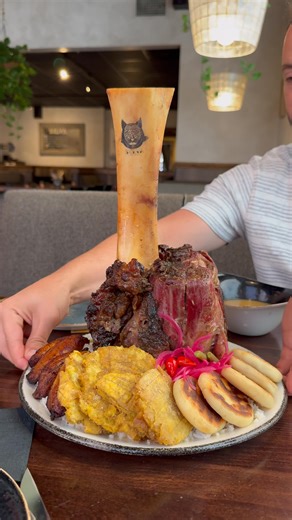 James | Long Beach, CA on Instagram: "One of the best South American restaurants in Long Beach is @selva.lbc and they’re always dropping fantastic new eats and leveling up their game. Their new family-style supper is a real treat, and it’s only $55 per person for an epic South American meal that has five dishes. The first course drops with three items: mushroom croquets, scallop crudo, and chicha bites. The second course comes with sobre barriga which is grilled skirt steak braised in salsa crio