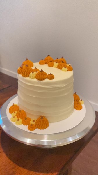 Deliciously Cute Pumpkin Cake for Fall Celebrations