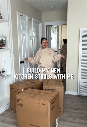 Build my new kitchen stools with me! These are the cutest kitchen stools ever! #homedecor #kitchenstool #kitchen #kitchendecor #diy