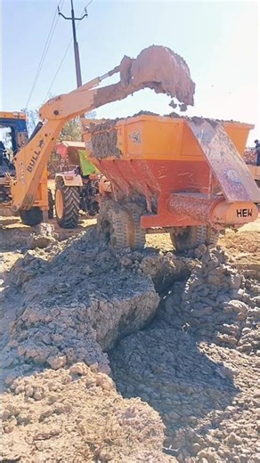 bulldozer loading tractor 🔥🚜#jcbbaba #tractor #jcb #shortvideo #youtubeshorts #viral