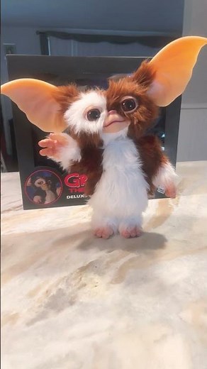 Trick Or Treat Studios Life Size Deluxe Gizmo Mogwai Prop from Gremlins 2 The New Batch