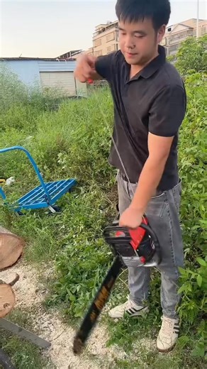 Massive Log Cutting for Firewood Prep! 👍 . . . #Chainsaw #WoodCutting #Firewood #LogCutting #Logger #StumpRemoval #DIYProjects #OddlySatisfying #USA #Reelsfb #Reels #Powertools #fblifestyle | Tree Cute