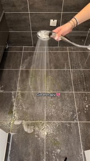 ASTUCES / BONS PLANS on Instagram: "♥️Girl therapy 💞 Le concept de ma page est de centraliser les meilleures astuces, conseils (beauté, rangement, bons plans ...) qu’on retrouve sur le net 🎥 Crédits : Tiktok ➡️ @cleanwithnjo . . . #tiktzok #instagram #fyp #fypage #fypシ #astucesbeaute #makeup #makeuptutorial #tutobeauté #tutomakeup #glowup #glowupchallenge #bonplan #clean #contourtutorial #tutorial #turorials #tutorialmakeup #instagood #eyemakeup #eye #tip #tips #hack"