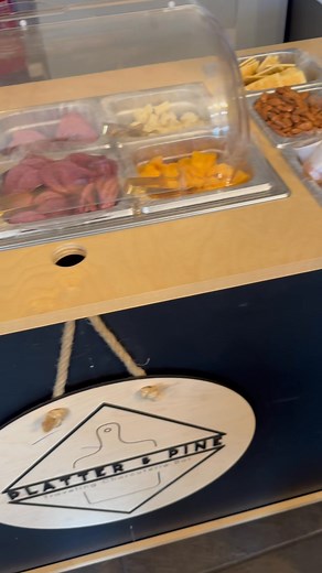 We do everything we can to customize the cart for your event. You get to choose 12 items to fill the cart. Do you like gold or silver better? We’ll match your vibes. Plus, we’ll create a beautiful sign to display during the event. Let us handle the details. It’s what we do best. 🤝❤️ | Platter & Pine