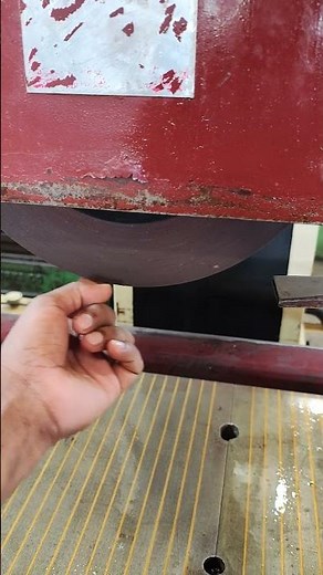 Demonstrating the Working of a Milling Machine for Metal Fabrication #shorts