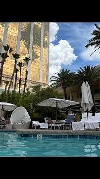 Review of the pool at the Four Seasons Las Vegas