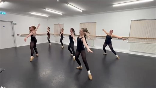 After a fabulous show performance at the end of 2025, it’s into 2026 with exam prep for our Grade 4/5 Modern class! | Fiona Henderson School of Dance