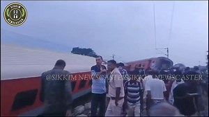 Howrah to Mumbai express train in accident, 18 compartments overturned after collision with goods carriage, 2 dead Another train accident, 3 train accidents in last 2 months. Express train from Howrah to Mumbai crashed. Beeline Howrah-CSMT Express at Chakradharpur, Jharkhand. Accident between Rajakharswan and Barabambu railway stations. It is reported that 5 to 6 people were injured in the accident. Relief train left from Chakradharpur. The railway team reached the area and started the rescue op