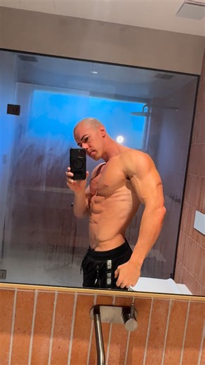 What I eat in a day - here in my garage 😂 | Limitless Training