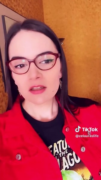 Nouvelle réception! NECA - Bride of Chucky Chucky life size doll replica. (Sorry pour la saturation du son en debut de vidéo 🙈). Finalement je ne sais pas si j’aime… Et vous? #horror #chuckyneca #chucky #brideofchucky #chuckydoll #poupeechucky #neca #collectionhorreur