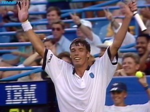 What. A. Shot! 😲 As he's inducted into the International Tennis Hall of Fame, #TBT to this unreal Michael Stich trick shot from 1995 👏 | Tennis TV