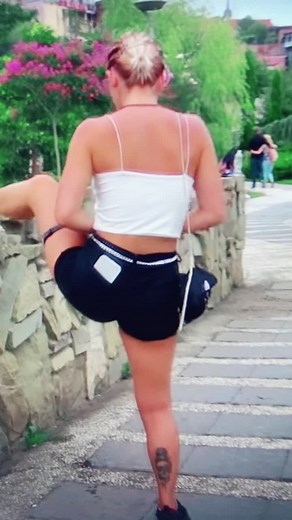 Girl peeing in public Prank￼