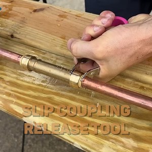 132K views · 1.8K reactions | Always good to know your options to fix a water leak in a copper pipe BEFORE you are faced with the emergency situation. | Everyday Home Repairs | Facebook