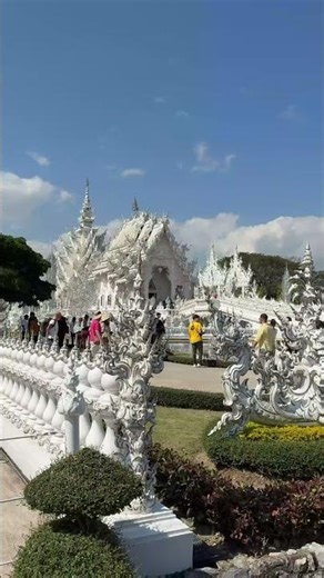 #WhiteTemple #ChiangRai #ThailandTravel #travel #buddism #shorts #viral