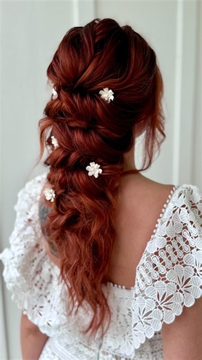 𝘾𝙊𝙇𝙊𝙍𝘼𝘿𝙊 𝙒𝙀𝘿𝘿𝙄𝙉𝙂 𝙃𝘼𝙄𝙍 | Boho Bridal Hair Stylist on Instagram: "HAIR MYTH 🧐 “Extensions are only for adding length” 👑 FALSE. Extensions are the secret sauce behind almost every Pinterest-worthy boho look. ☝️🏽If you want those big, fat boho braids… those voluminous + textured half-up half-downs… extensions are a MUST to create fullness, longevity (especially for outdoor weddings), and in some cases to add that extra length for the HOLY-WOW HAIR moment you’ve been dreaming of