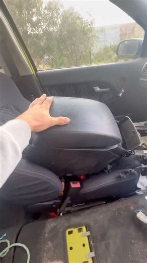 How to Remove Ba Ford Falcon centre console assembly