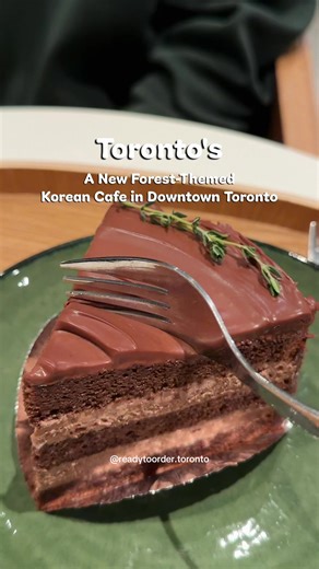 A new forest-themed cafe has opened in downtown Toronto! Giving the cozy and warm vibe, Cafe Forêt is a great place to visit if you are looking for a cafe with delicious desserts and drink menus to study or catch up on some work! 📚👩🏻‍💻💚 📍Cafe Forêt - 153 Dundas St W, Toronto #toronto #torontoblogger #torontofoodie #torontoeats #torontocafe toronto restaurants, toronto food, toronto life, toronto foodie, toronto things to do, toronto weekend, toronto date ideas, toronto brunch, toronto coff
