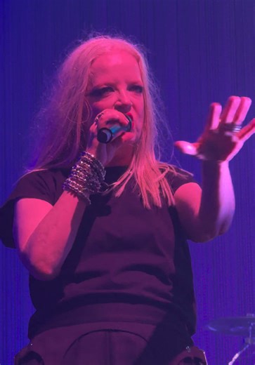 Garbage - Cherry Lips (Go Baby Go!) (Agora) @Garbage #cherrylips #gobabygo #concert #agora #shirleymanson