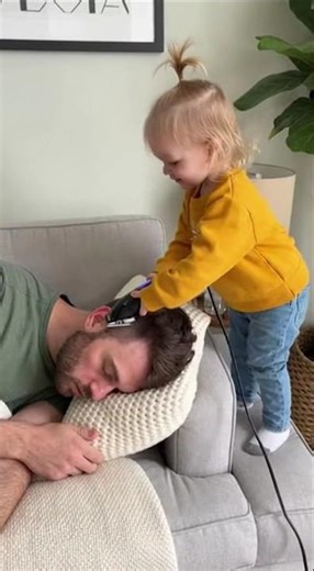 Baby Gives Dad a Haircut During Nap Time ✂️😴 #FunnyBaby #DadLife #Shorts