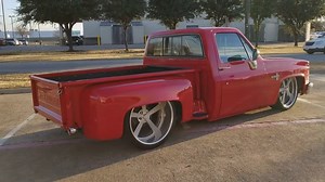 Hermosa Silverado Stepside 82 Video de Edgar Gonzalez | Custom & Classic
