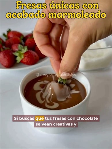 Decora Fresas con Chocolate: Técnica Marmoleada