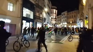 Montpellier : une manifestation de soutien au peuple kurde et au #Rojava vient d'être gazée par les forces de l'ordre rue de la Loge. Des renforts de police ont été sollicités par la police municipale | Montpellier Poing Info