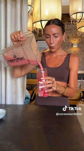 Delicious Coconut Berry Smoothie Recipe from Bondi