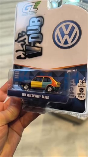 Piccolo Passion on Instagram: "El 1975 Volkswagen Rabbit Harlequin Tribute de la serie 1:64 Club V-Dub Series 21 es una pieza de colección que rinde homenaje a uno de los diseños más icónicos y llamativos de Volkswagen. Este modelo a escala captura la esencia del clásico Rabbit de 1975 con un estilo “Harlequin”, caracterizado por su colorido y espíritu divertido."