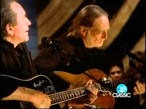 Johnny Cash & Willie Nelson - Ring of Fire (Live)