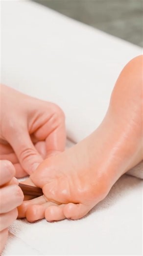 Targeted Arch Relief: Deep Wooden Tool Reflexology 🦶