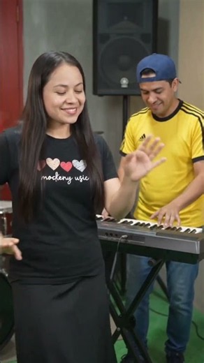 eu tocando instrumentos