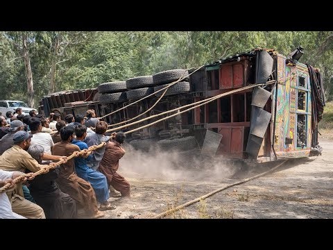 “Most Amazing & Most Viewed Roadside Accidents “Only Pakistani Mechanics Fix-problem