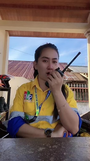 Understanding Police Communication in Outdoor Settings