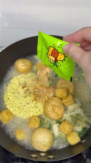 Quick & Easy Dinner for Two - Master Instant Noodles with Eggplant