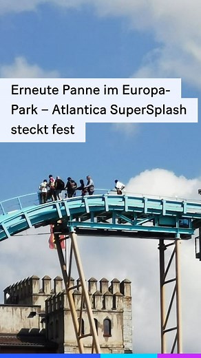 Im Europa-Park in Rust (D) ist es am Samstagnachmittag zu einem Zwischenfall gekommen. Wie mehrere News-Scouts melden, ist die Bahn Atlantica SuperSplash stecken geblieben. Einer der News-Scouts sagt, dass die Wagen seit kurz vor 16.15 Uhr stillstehen. Bilder zeigen, wie die Fahrgäste die Bahn verlassen. Die Evakuierung konnte laut einem Augenzeugen gegen 17.15 abgeschlossen werden. Nun seien die Techniker daran, das Problem zu beheben. 🎢 . . . #20min #20minuten #news #schweiz #europapark #deut
