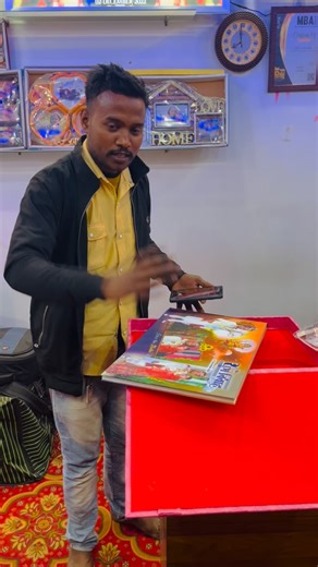 Prince Yadav on Instagram: "@_kushwaha_studio_andar ऐसा फोटो एल्बम बनवाने के लिए संपर्क करे कुशवाहा स्टूडियो आंदर यादव मार्केट #photography #photographer #viralreels #tranding #instagramreels #viralvideos #instareel"